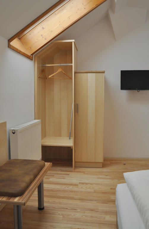 Hotel Almtalerhof Traun Δωμάτιο φωτογραφία