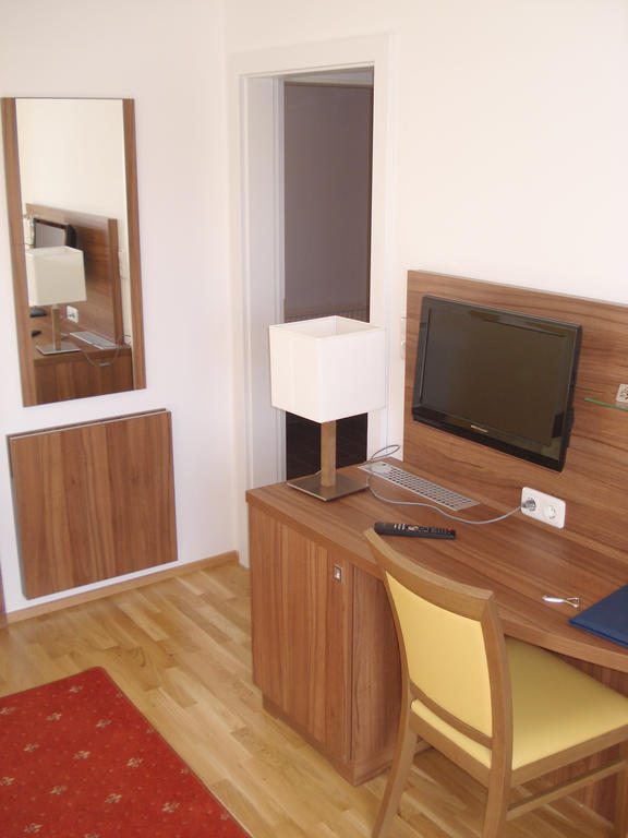 Hotel Almtalerhof Traun Δωμάτιο φωτογραφία