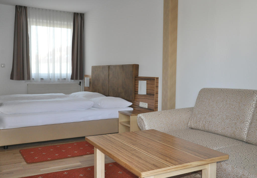 Hotel Almtalerhof Traun Δωμάτιο φωτογραφία